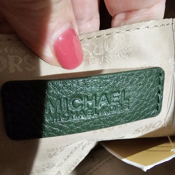 Michael Kors Jet Set East West LARGE Tote. NWT Moss - Picture 7 of 12